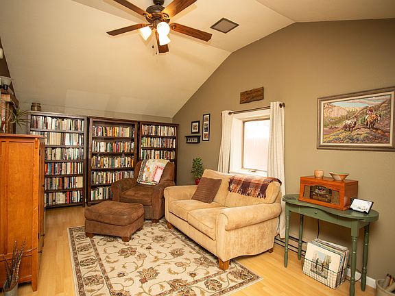 5th image of 1929 Thornburgh Dr