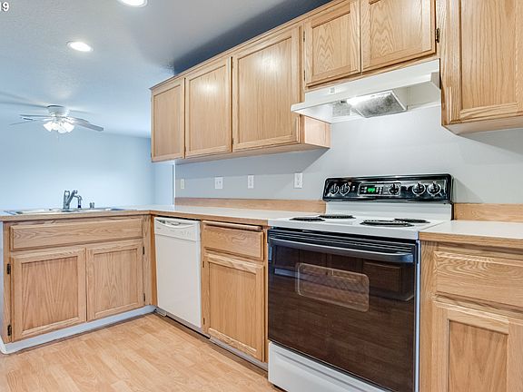 3rd image of 15805 NE 92nd St