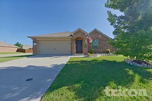 1214 Crescent View Dr Photo 1