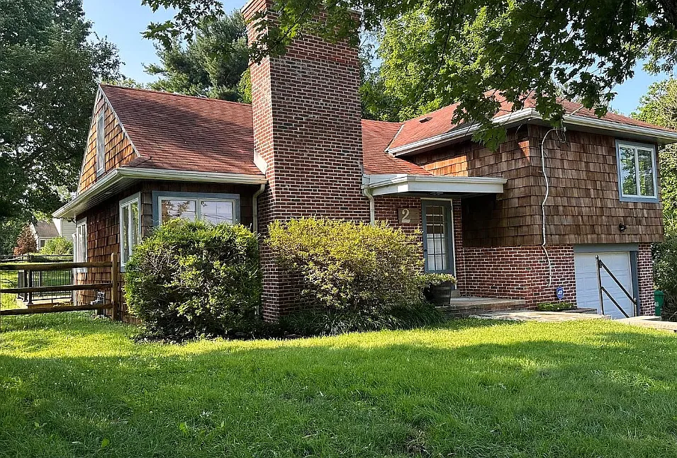 3 bed, 2.5 bath, 1200 sqft, $2,500 — Photo 2