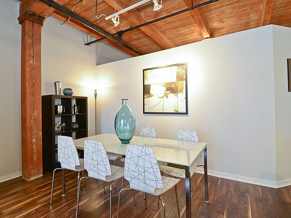 5th image of 1740 N Maplewood Ave APT 402