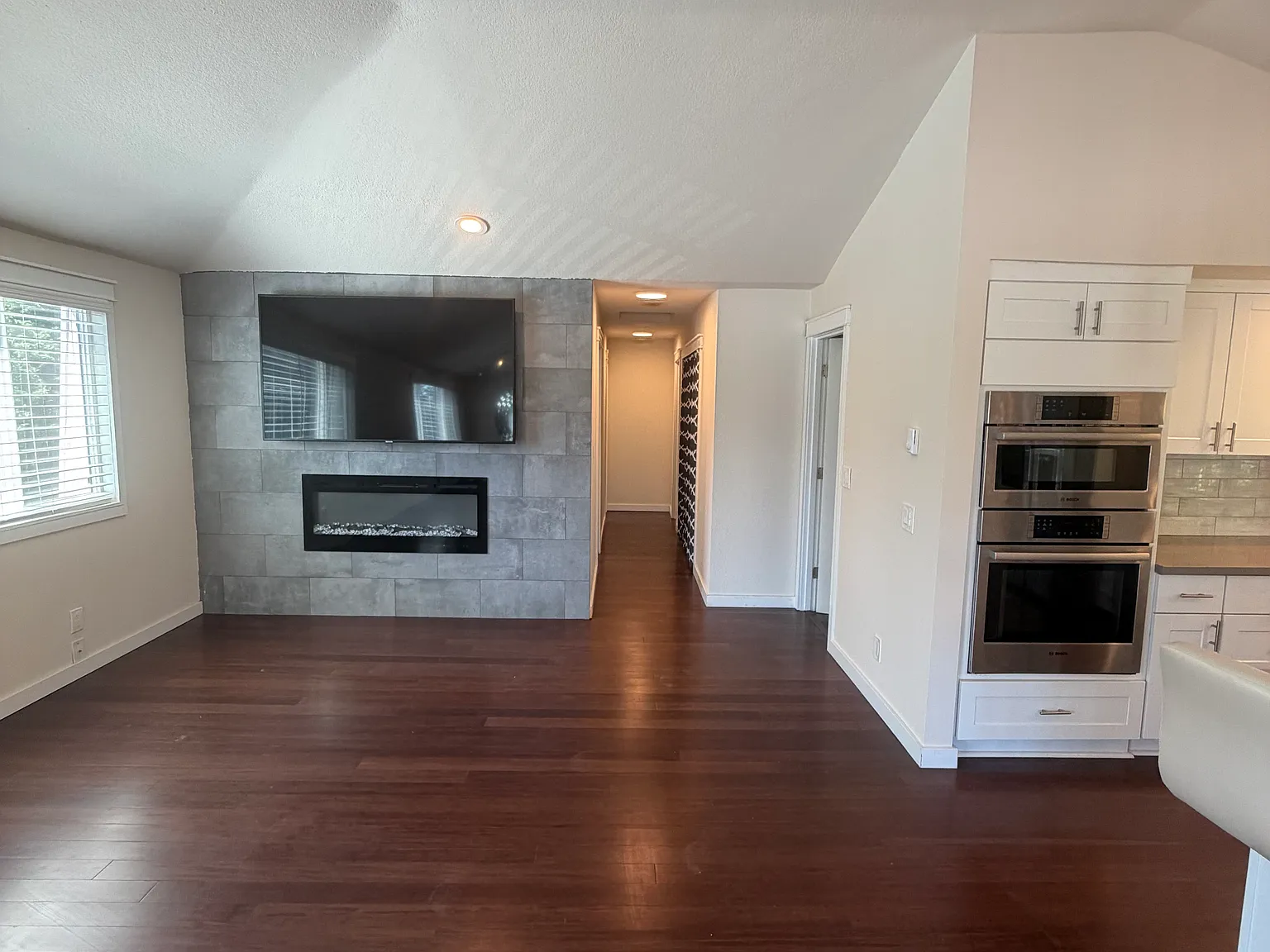 3 bed, 1200 sqft, $2,950 — Photo 2