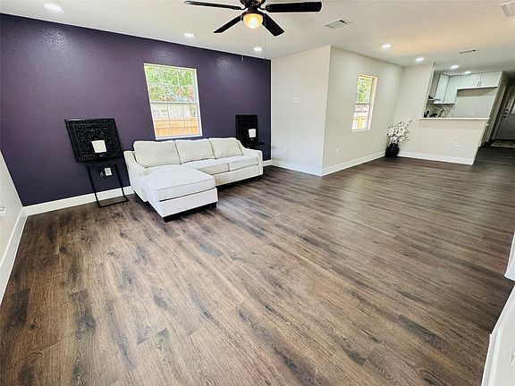 4th image of 617 Persimmon St