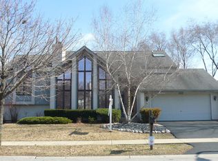 850 Clarendon Ln, Aurora, IL
