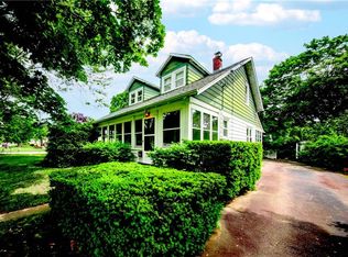 102 Buttonwoods Ave, Warwick, RI 02886