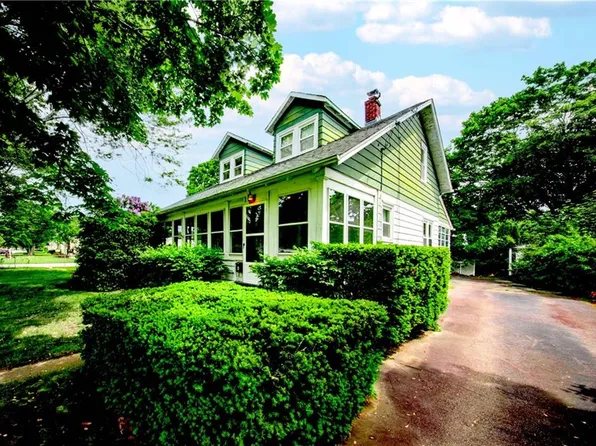 102 Buttonwoods Ave, Warwick, RI 02886