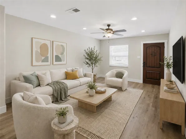 332 S Sealy Ave, Justin, TX 76247