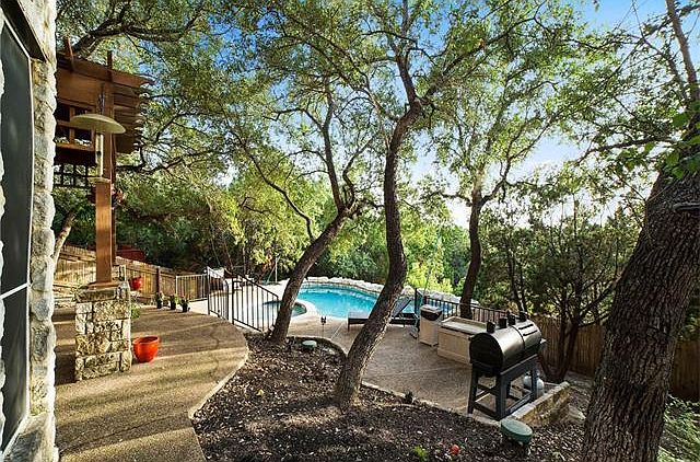 1st image of 3900 Mira Vista Dr
