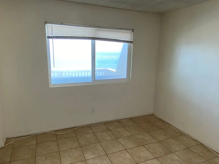 6561 Del Playa Dr — Photo 20