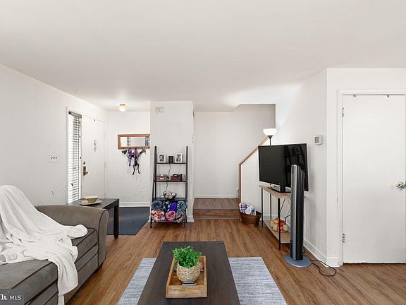 5th image of 83 Eastford Ct #11