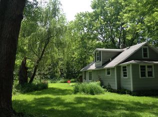 1005 Crescent Pkwy, Fox River Grove, IL 60021