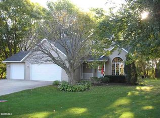 95 Highcrest Ct, Shannon, IL 61078