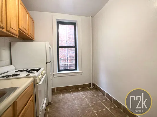 Rented by Realty 2000 Corp | media 5