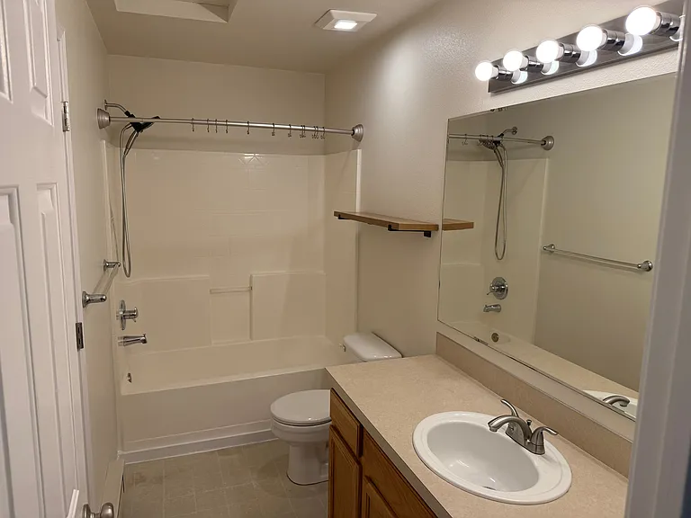 203 S Owyhee St #203 — Photo 8