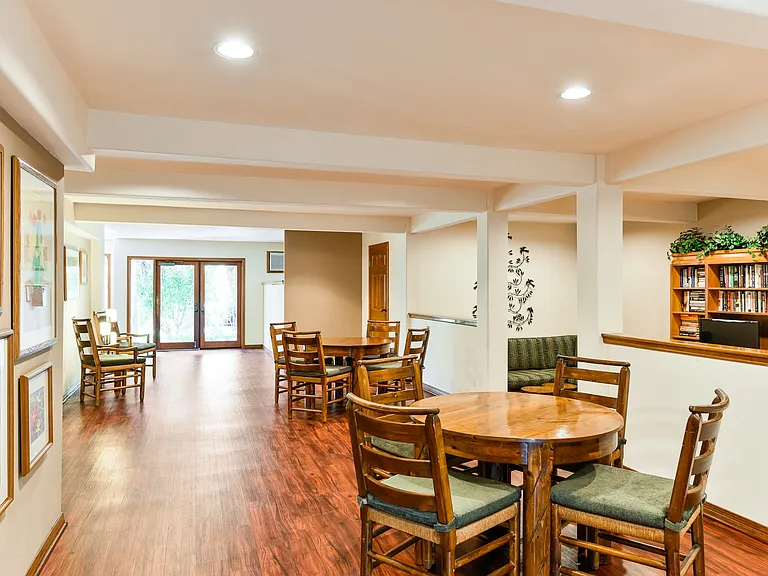 Village Pointe Apartments — Photo 12