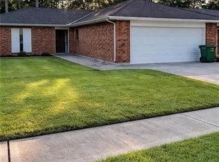 2401 E Sunny Meade Dr, Harvey, LA 70058