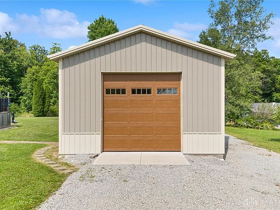 5th image of 49 Silver Creek Dr