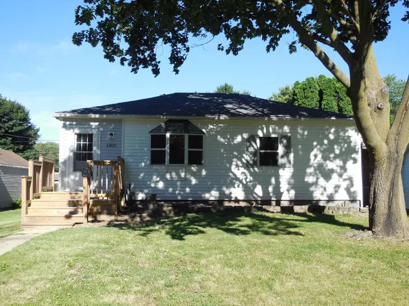 1303 17th Ave, Sterling, IL 61081