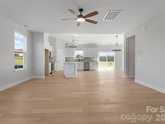 3rd image of 1930 Maiden Salem Rd