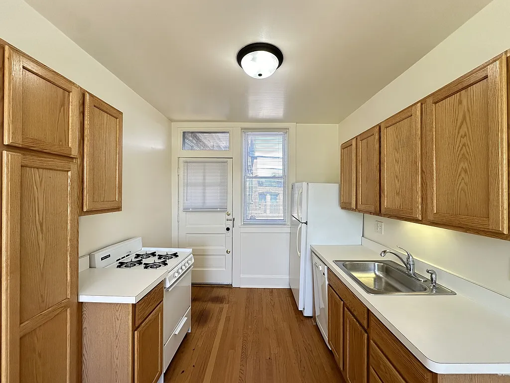 Building Photo - 2856 W Cullom Ave #4