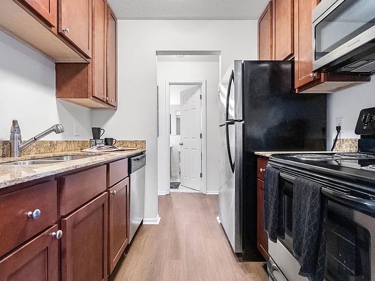 Uptown Square Apartments — Photo 10