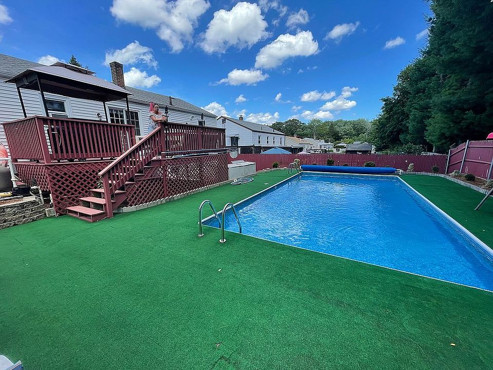 2nd image of 15 Louise Dr