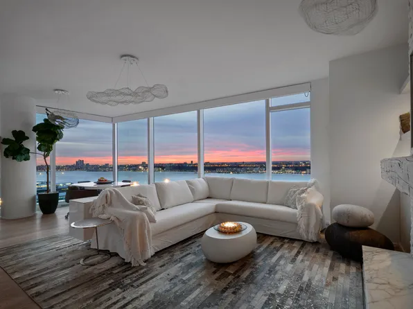 30 Riverside Boulevard 26A image 1 of 27