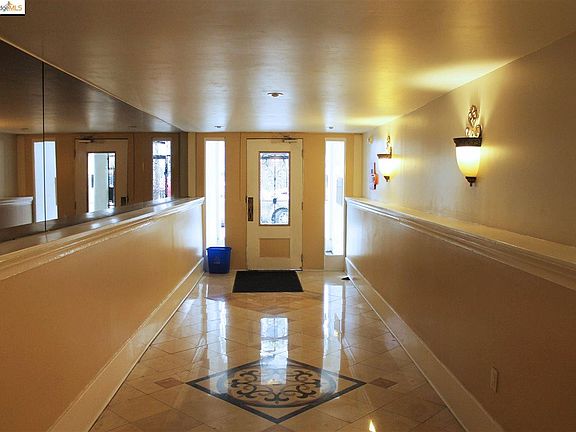 4th image of 545 Ashbury St APT 4
