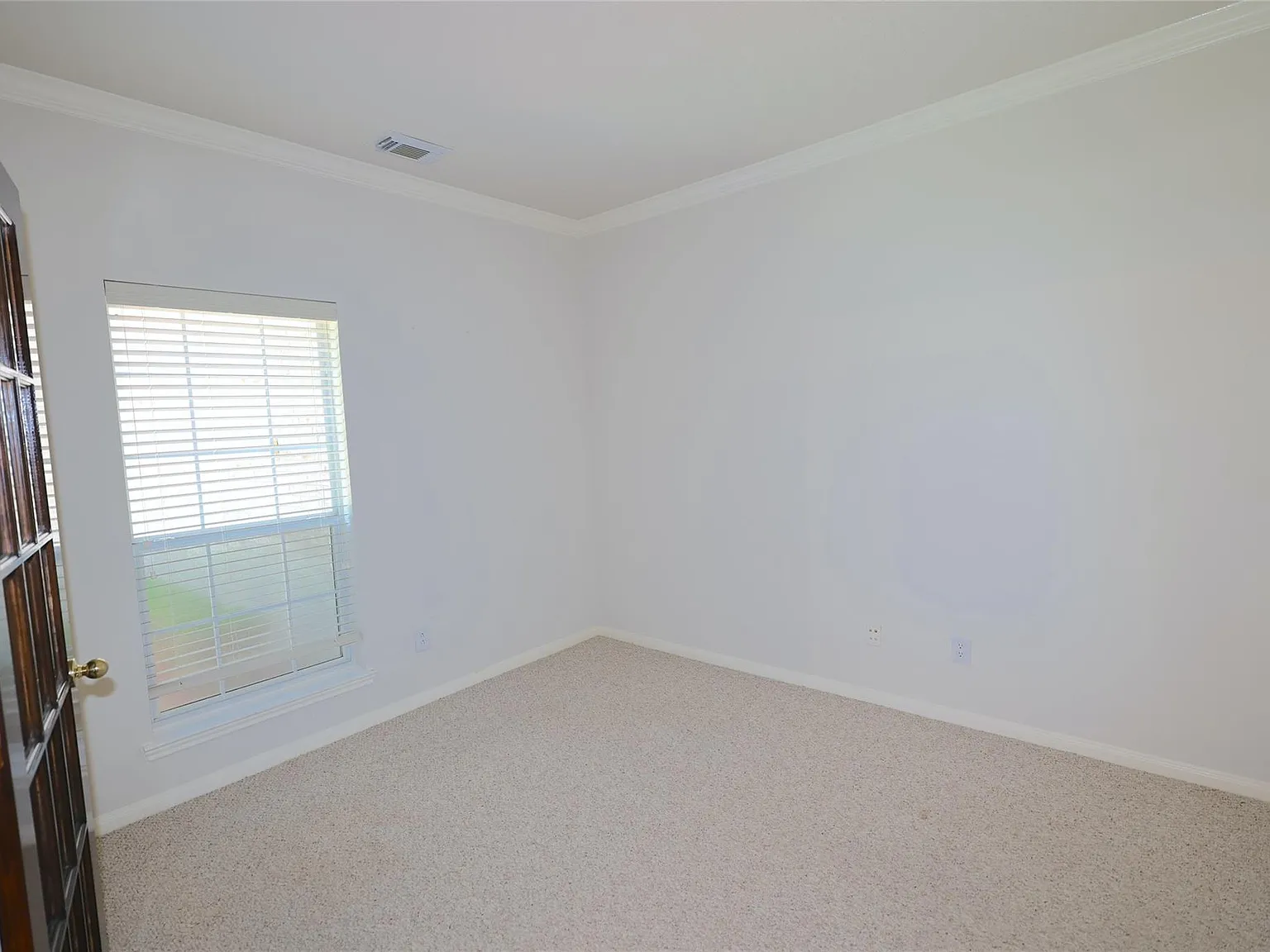5 bed, 2.5 bath, 3262 sqft, $3,400 — Photo 4