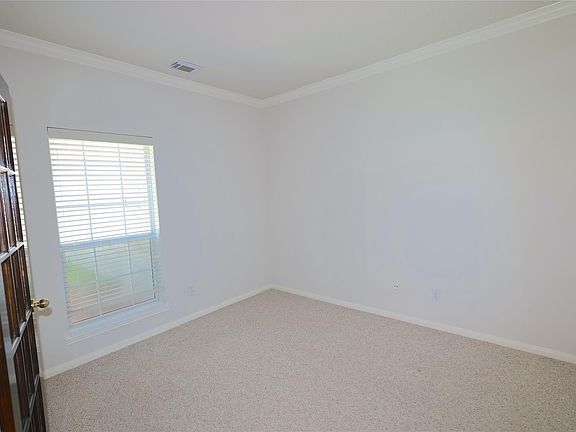 4th image of 4810 Zachary Ln