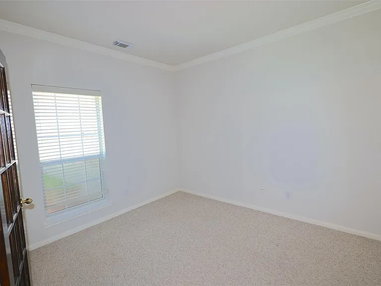 4810 Zachary Ln — Photo 4