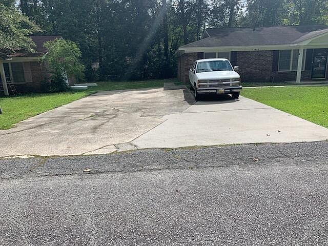 2nd image of 122 Wendy Way
