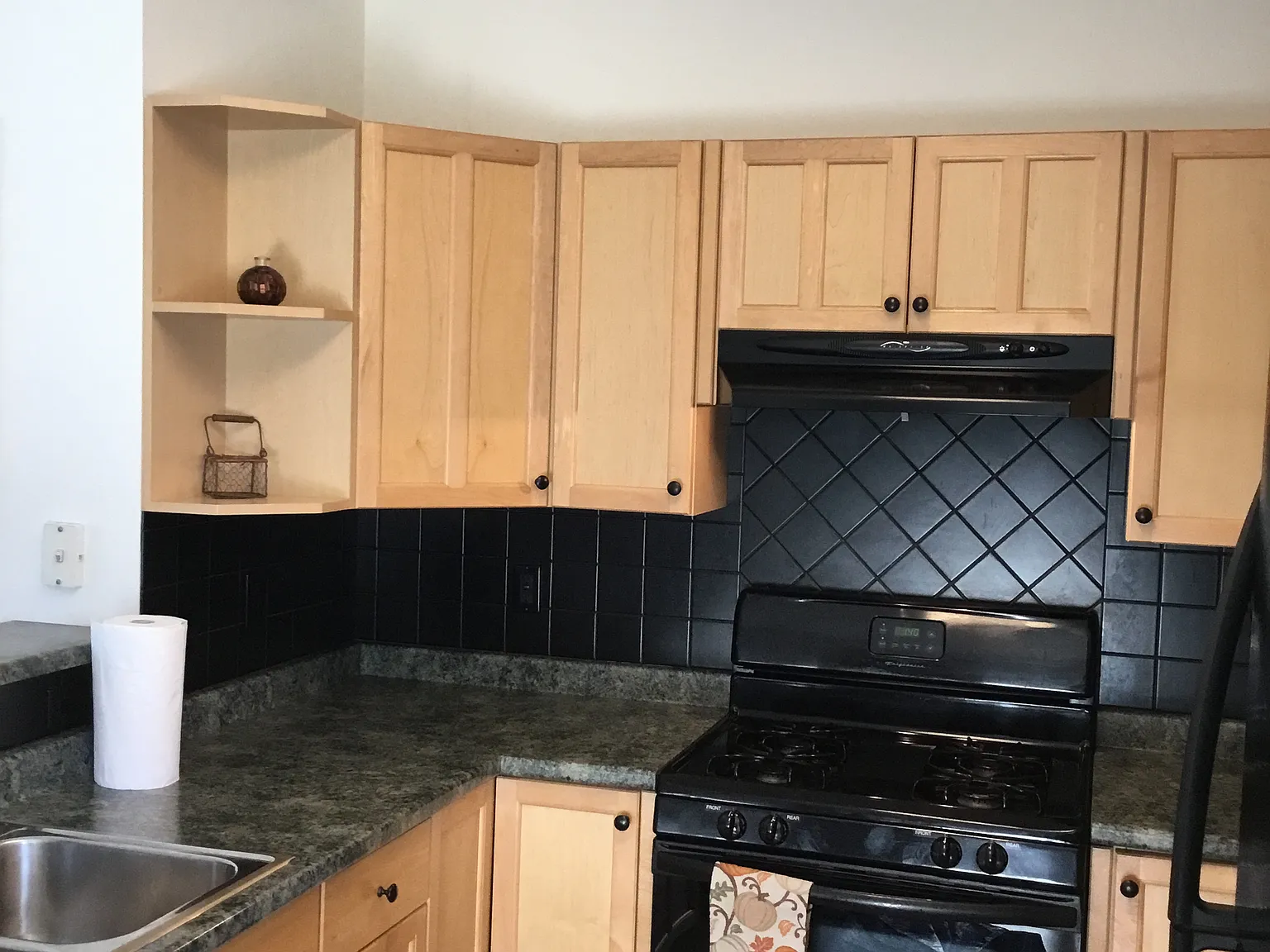 2 bed, 1000 sqft, $3,100 — Photo 2