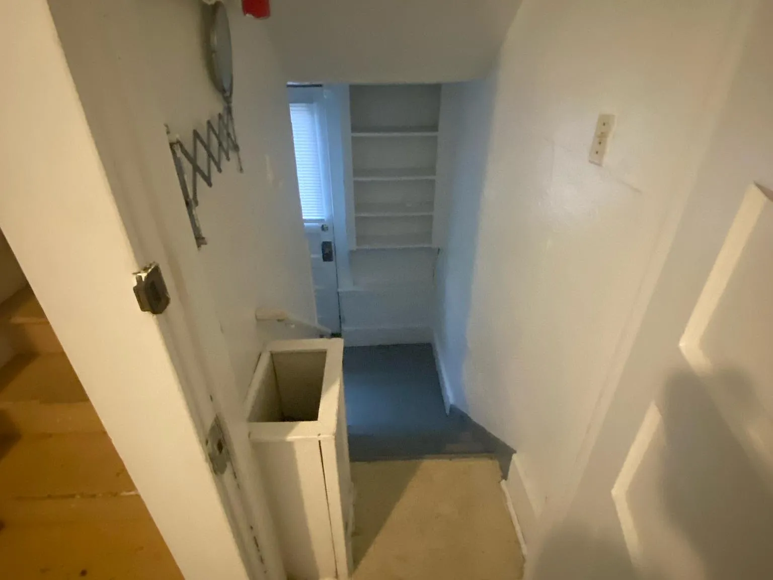 5 bed, 2400 sqft, $3,000 — Photo 3