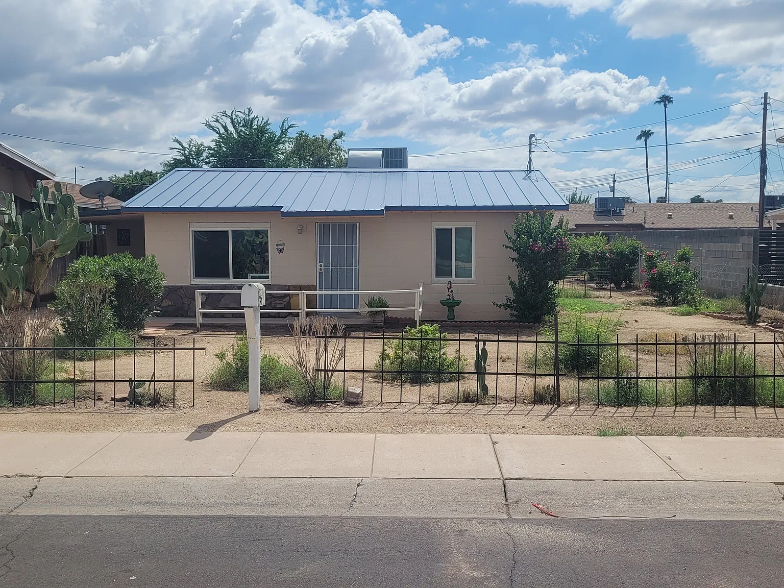 2 bed, 735 sqft, $1,600 — Photo 1