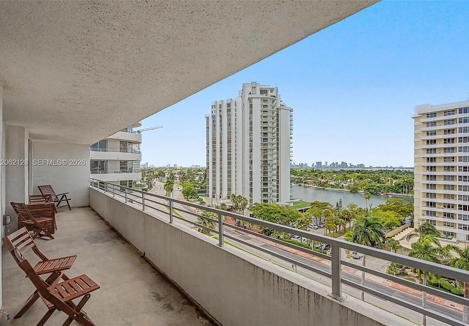 Oceanside Plaza Condo — Photo 1