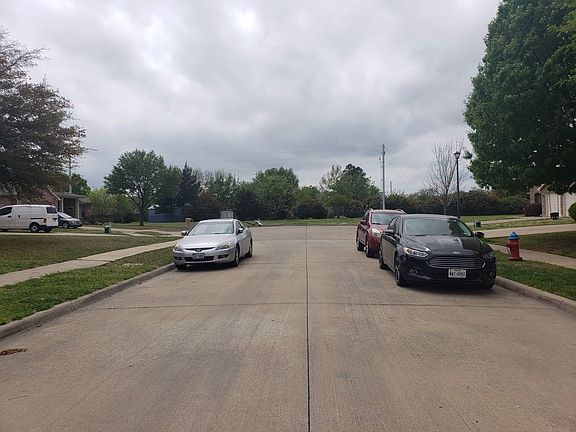 2nd image of 428 Creekwood Ct