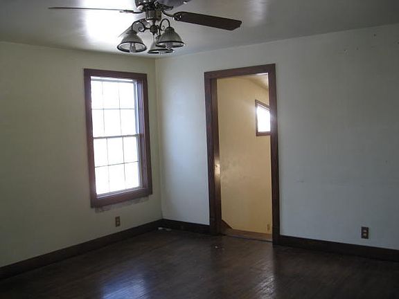 2nd image of 1021 Tappan St