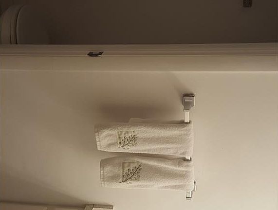 4th image of 295 Meadows Ct