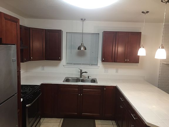 3rd image of 547 Una St