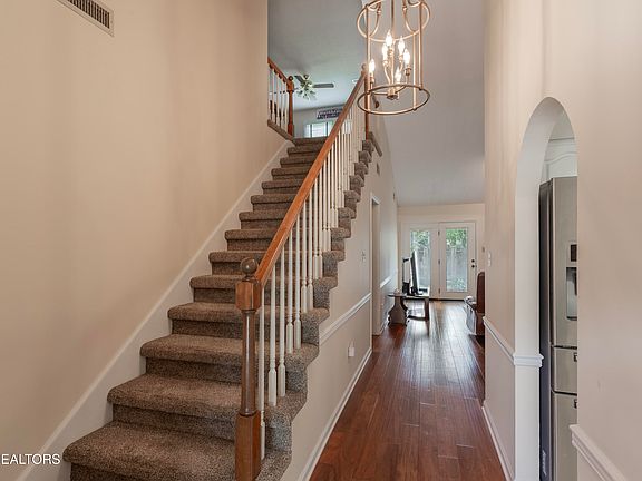 5th image of 709 Landing Ln