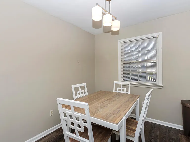 1900 Kingston Ave — Photo 24