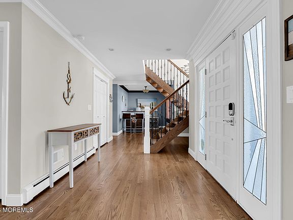 4th image of 6 Ellis Court