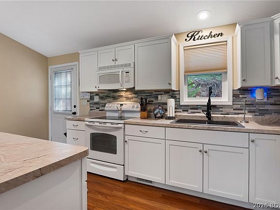 3rd image of 3501 Great Lake View Dr