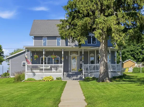 221 Randolph St, Cuba City, WI 53807