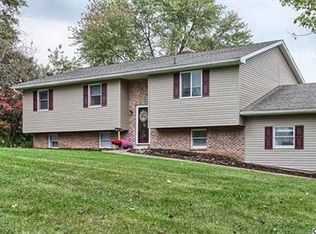 132 Lawrence Ln, Carlisle, PA 17015