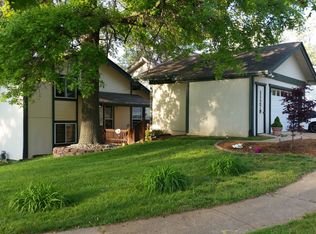 11279 Pineside Dr, Saint Louis, MO 63146