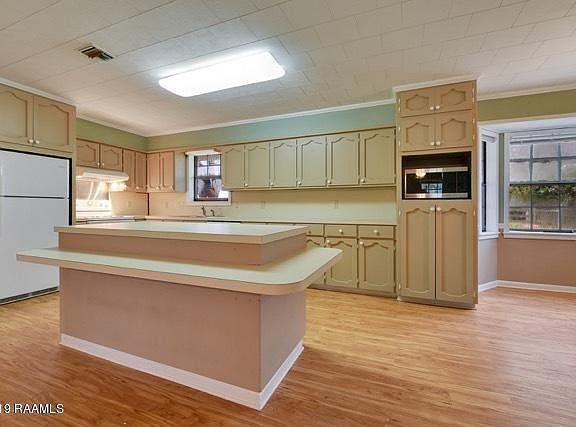 5th image of 1208 Courtableau Hwy
