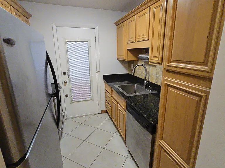 11610 N Bayshore Dr #1B — Photo 6