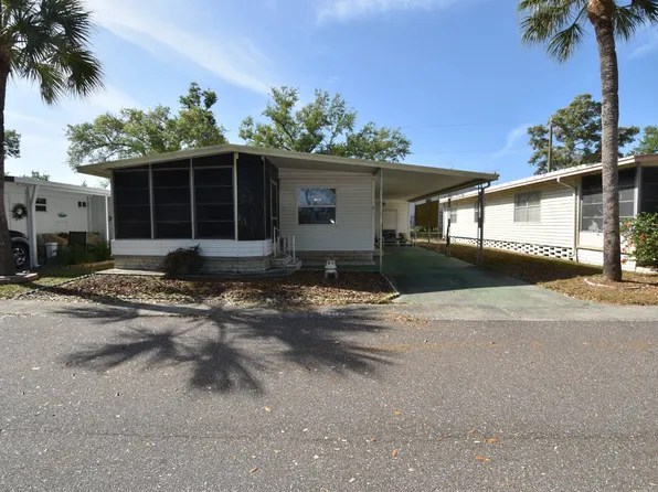 682 Poinsettia Dr, Largo, FL 33770